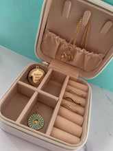 Load image into Gallery viewer, Horse pendant