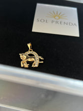 Load image into Gallery viewer, Horse pendant