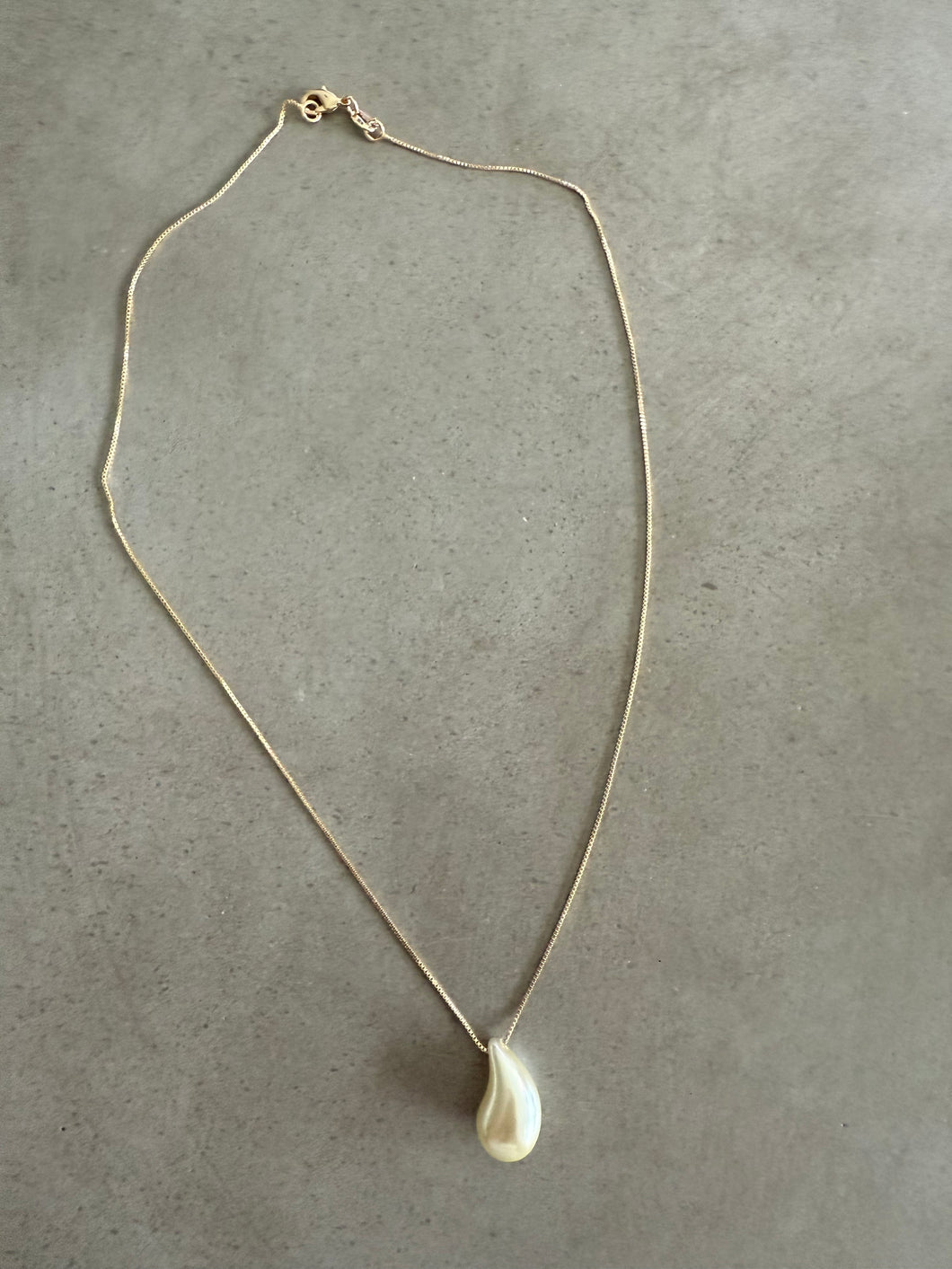 Tear Pearl Pendant Necklace
